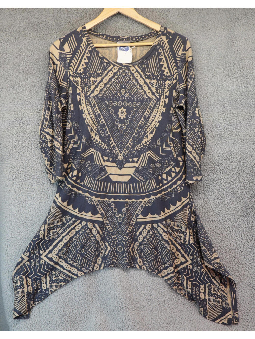 DG2 Diane Gilman Tribal Grey Hi-Low Hem Top Small NWT New
